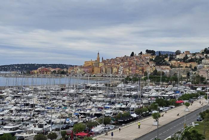 Appartement dans l'immeuble Menton La grande palmeraie